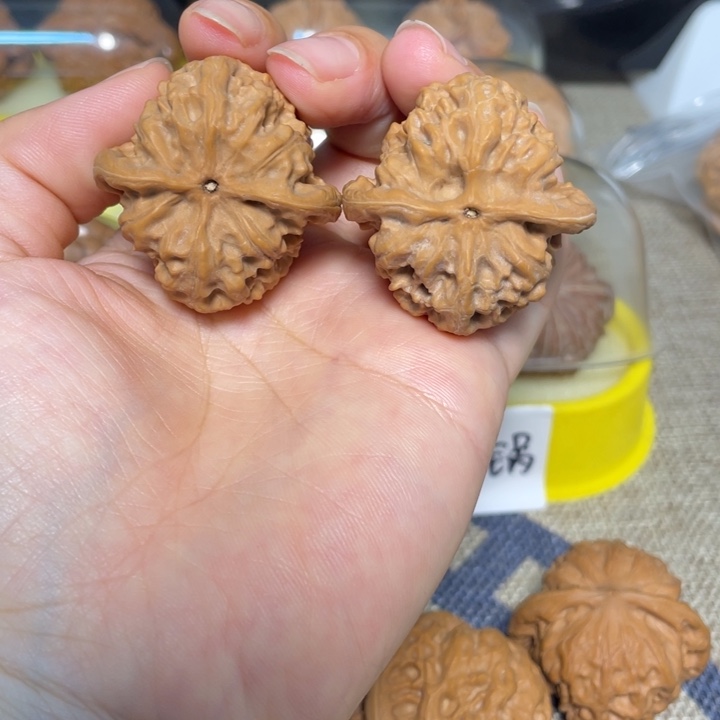 X***N文玩核桃吊坠36野狼