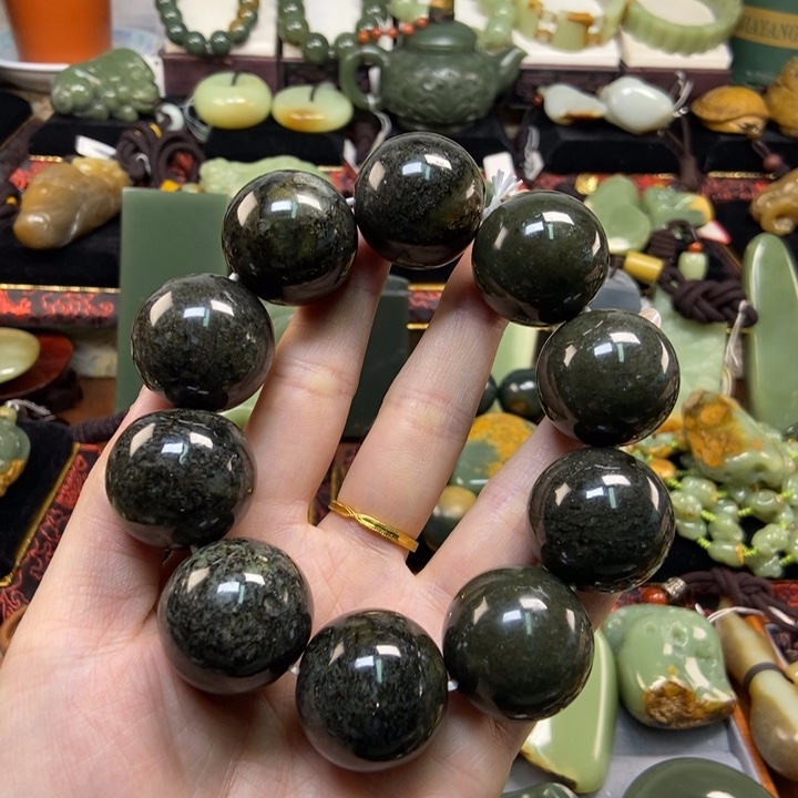 未镶嵌手串岫岩河磨玉（透闪石质玉）