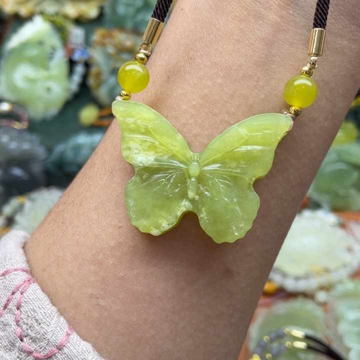 蛇纹石玉未镶嵌吊坠