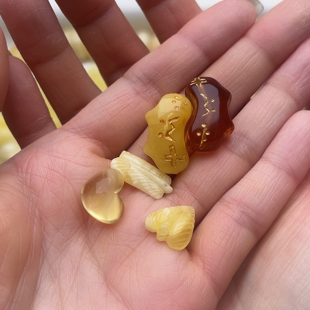 蜜蜡未镶嵌裸石蜜蜡雕刻件鸽