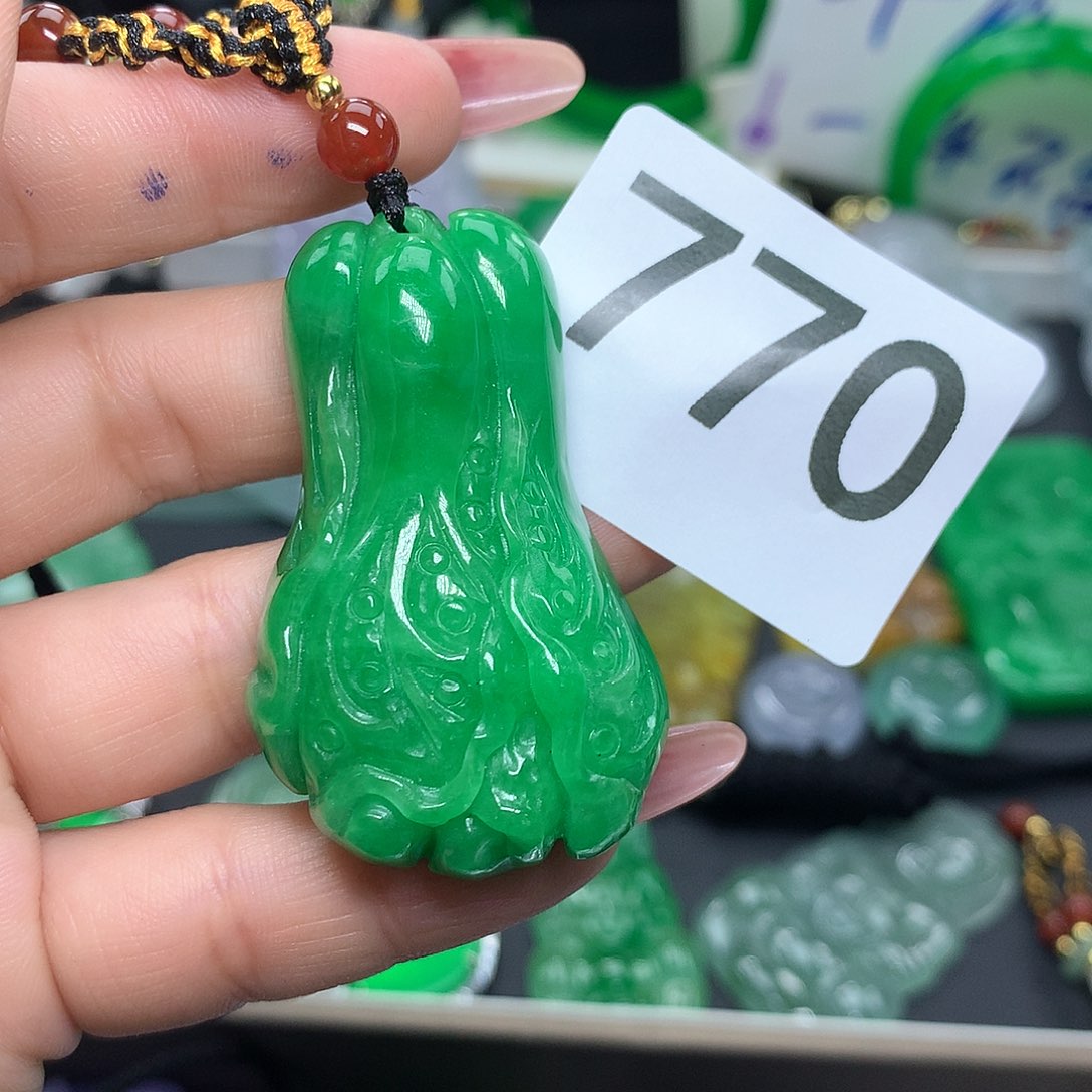 翡翠吊坠(赠链)未镶嵌