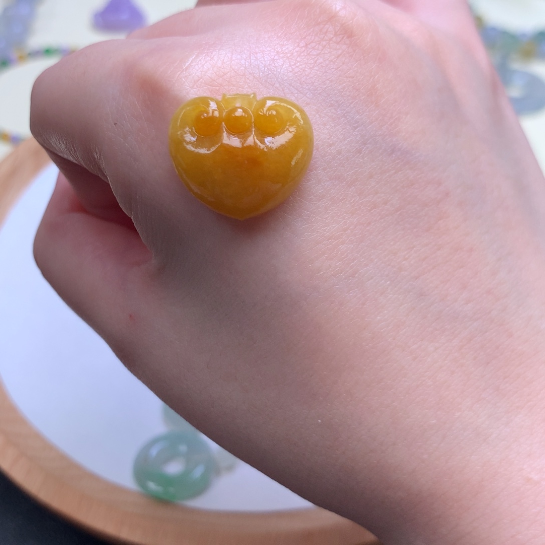 定制翡翠未镶嵌黄翡爱心如意