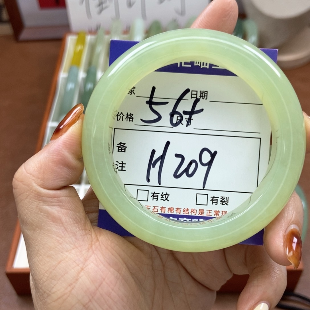 岫玉手镯手镯未镶嵌