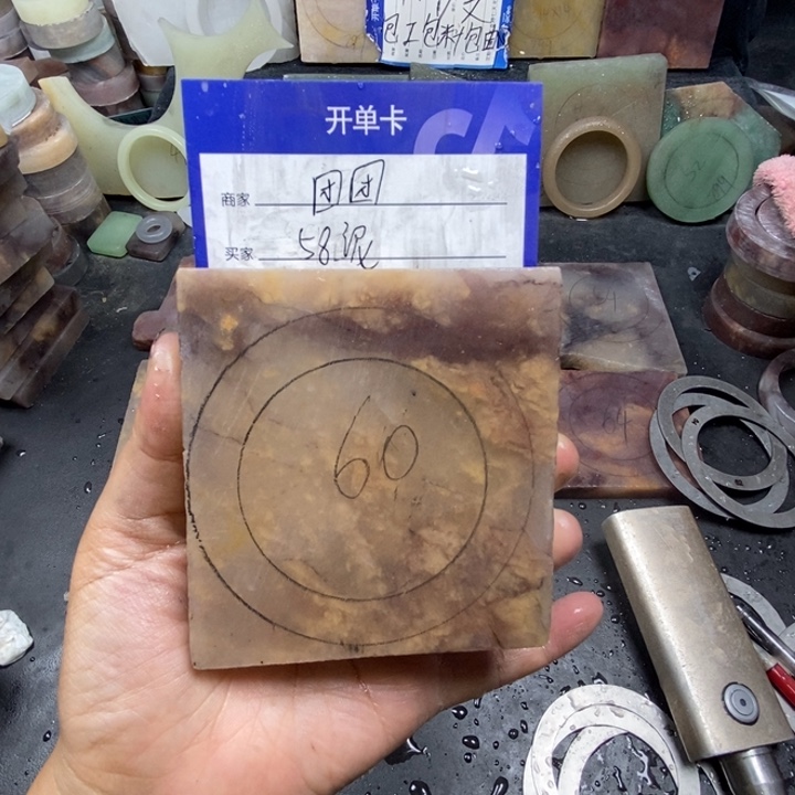 未镶嵌手镯石英质玉团***?定制手镯