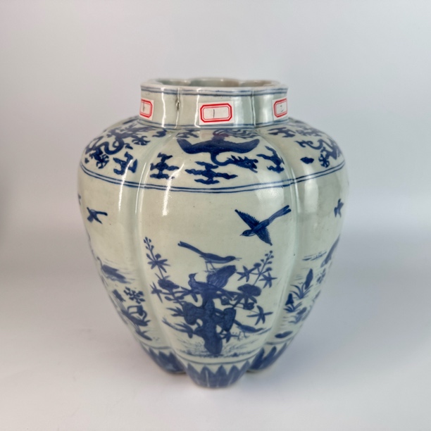 TC 02189 明嘉靖 青花荷塘花鸟纹花愣罐