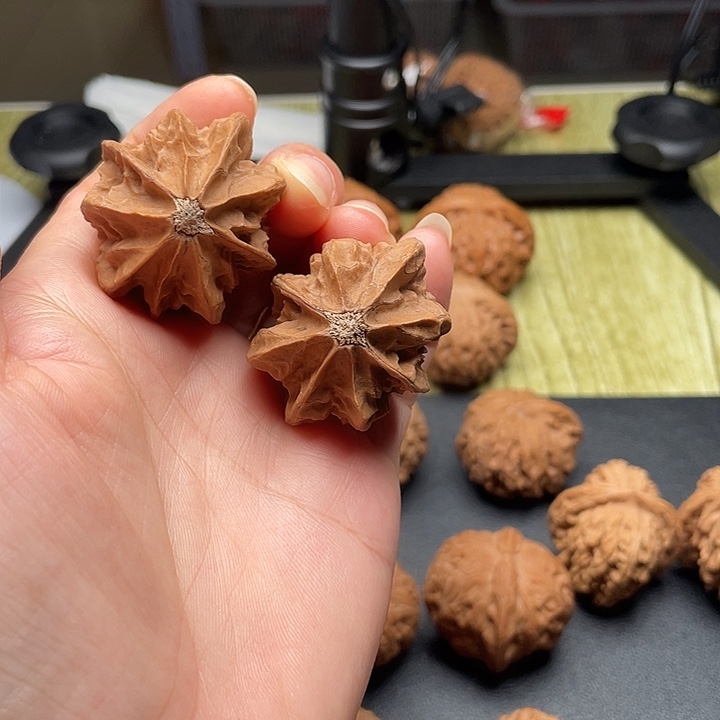 文玩核桃吊坠秋子