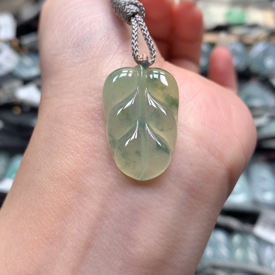翡翠颈饰未镶嵌叶子