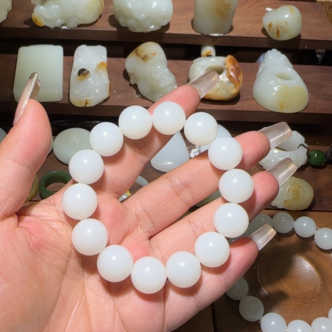 凡***丶和田玉未镶嵌手链