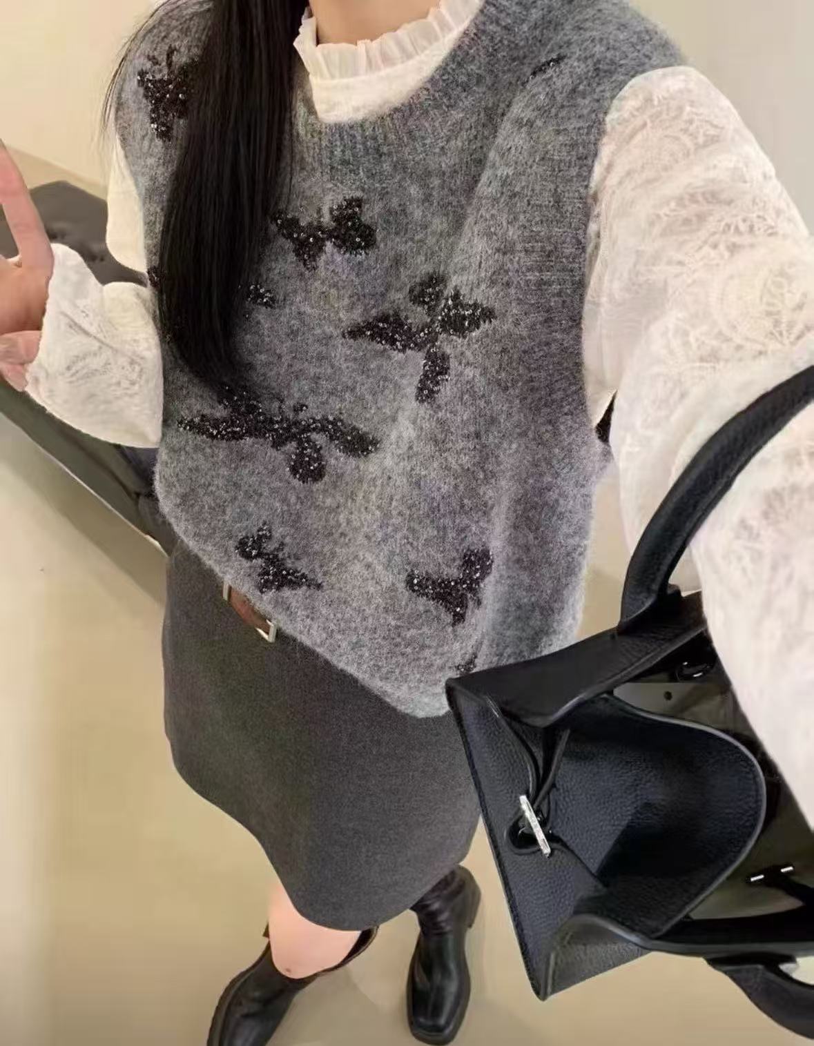【美的很轻松】韩品原单，羊毛混纺，百搭叠穿蝴蝶亮片外搭马甲- 8236