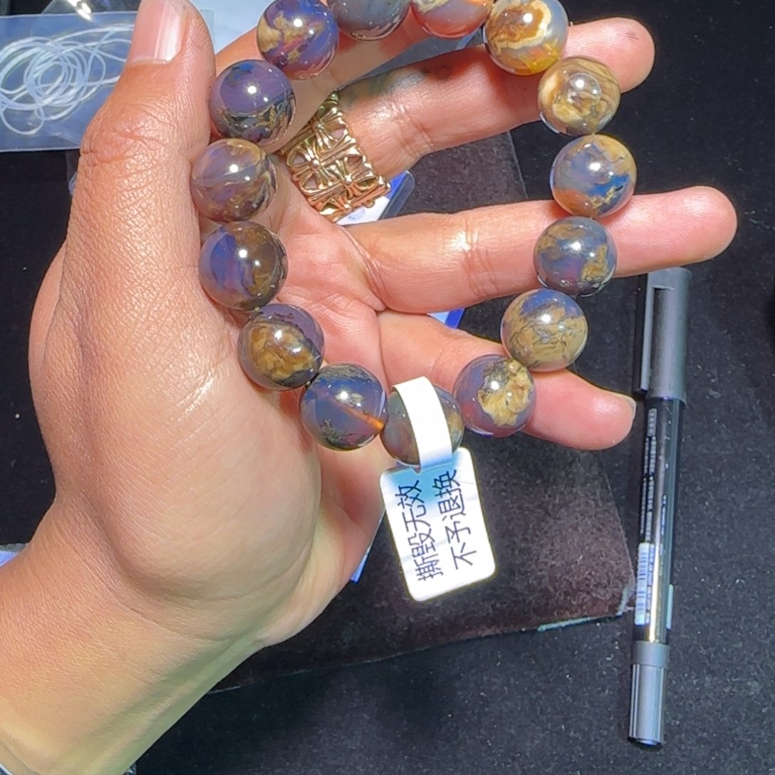 琥珀未镶嵌裸石琥珀