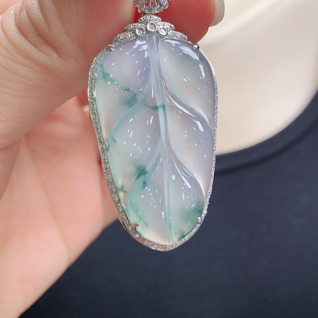 翡翠颈饰18K金镶嵌叶子