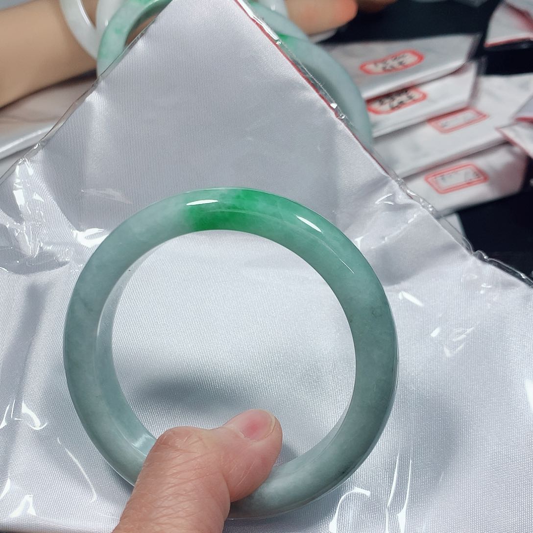 翡翠手镯未镶嵌天然缅甸A货翡翠手镯