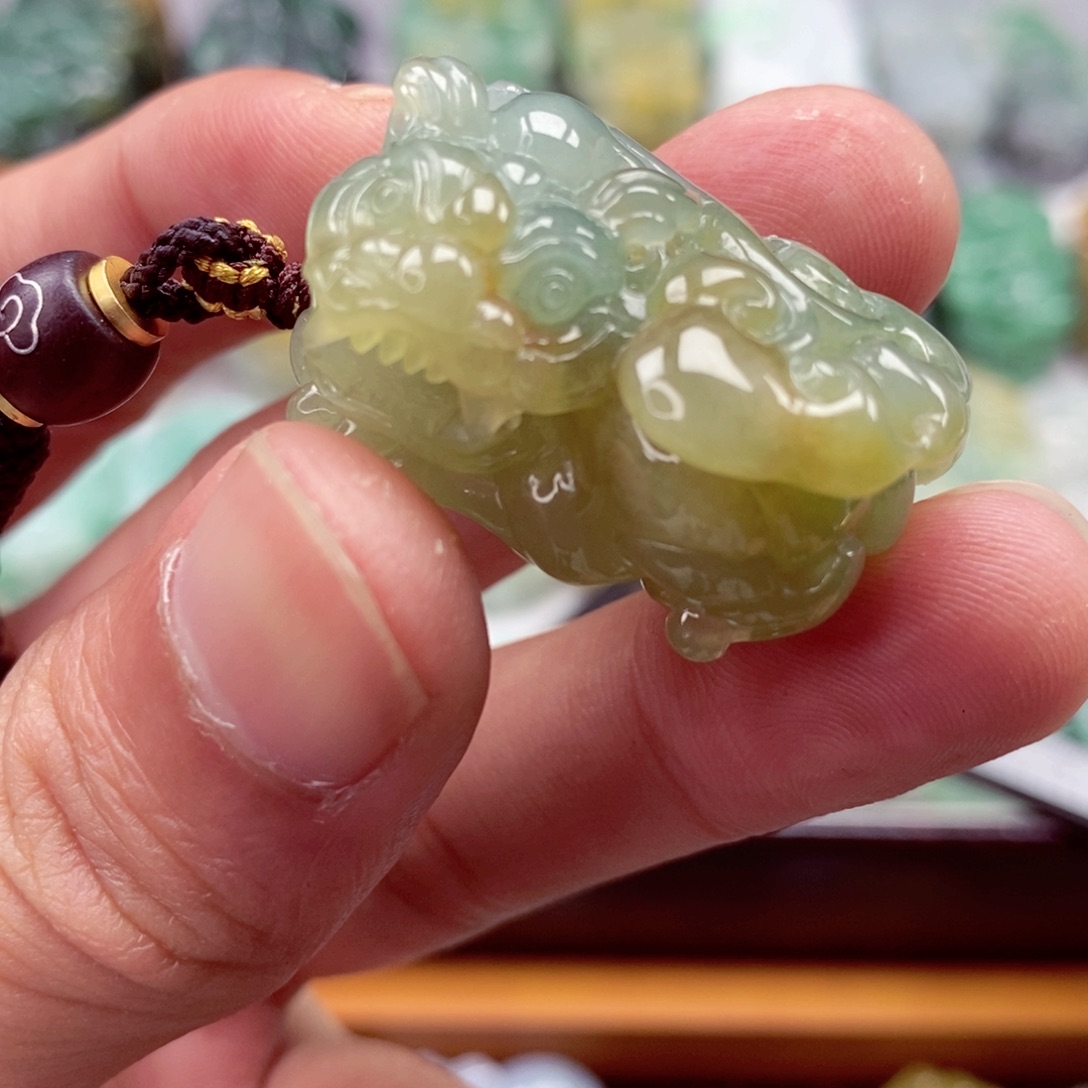 翡翠颈饰未镶嵌翡翠