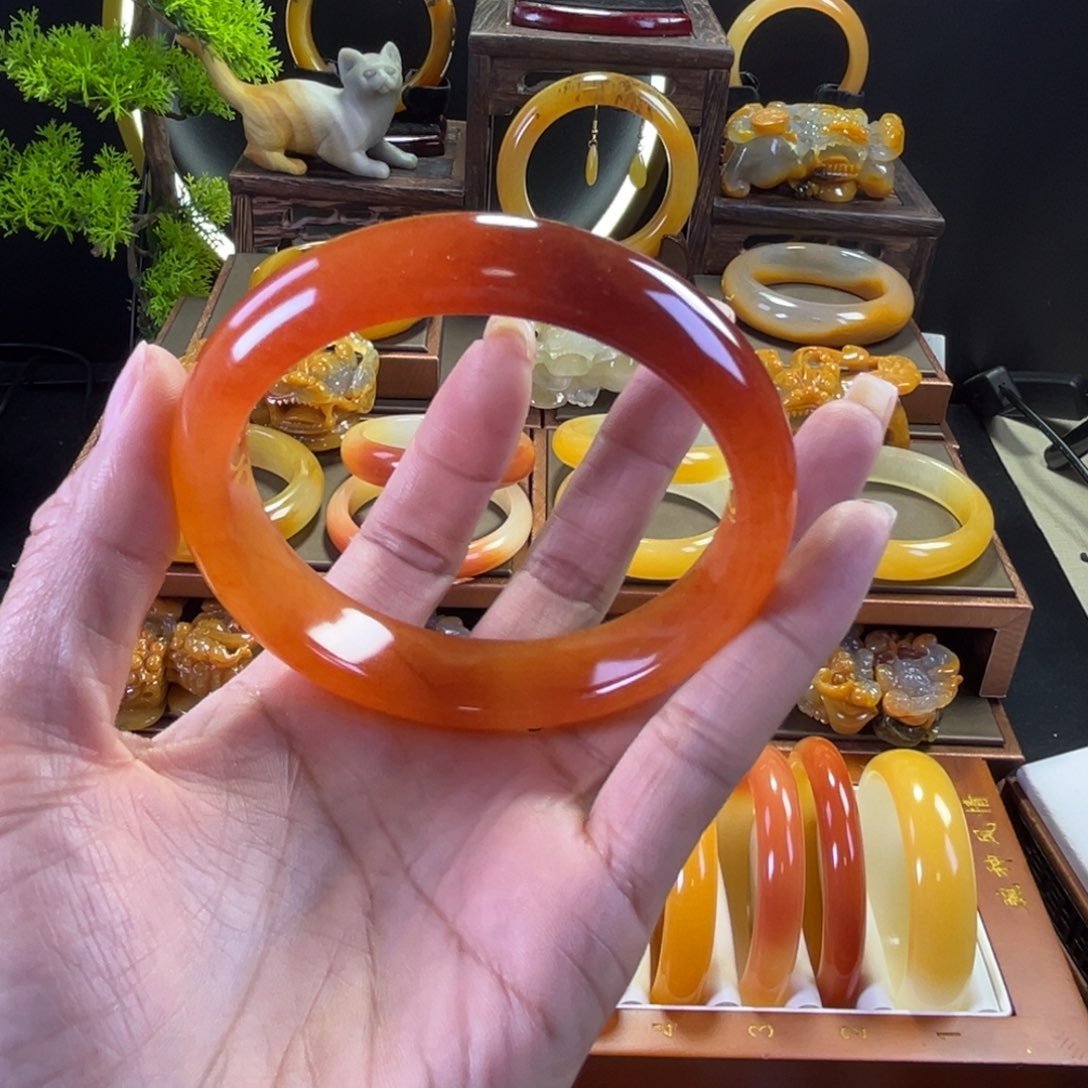 未镶嵌手镯石英质玉