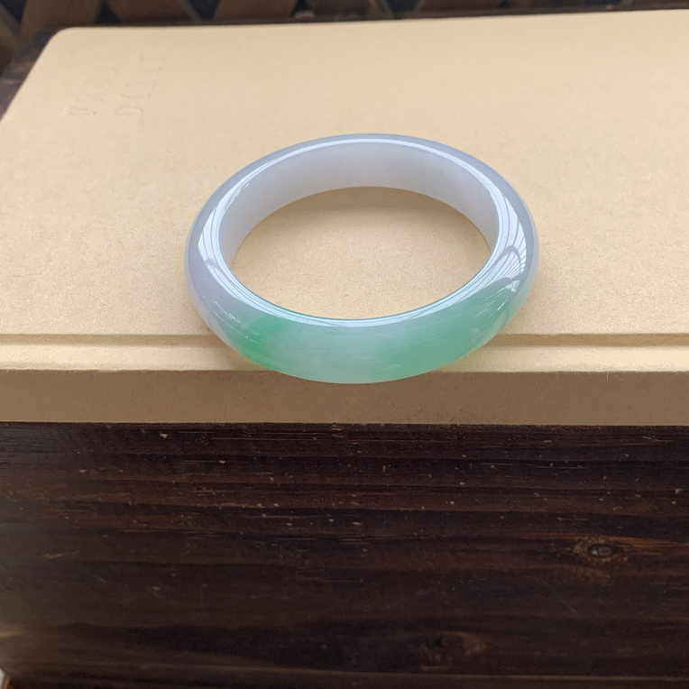 冰透细腻阳绿手镯，特价49800圈口56-12.2-8.9，天然翡翠缅A小纹