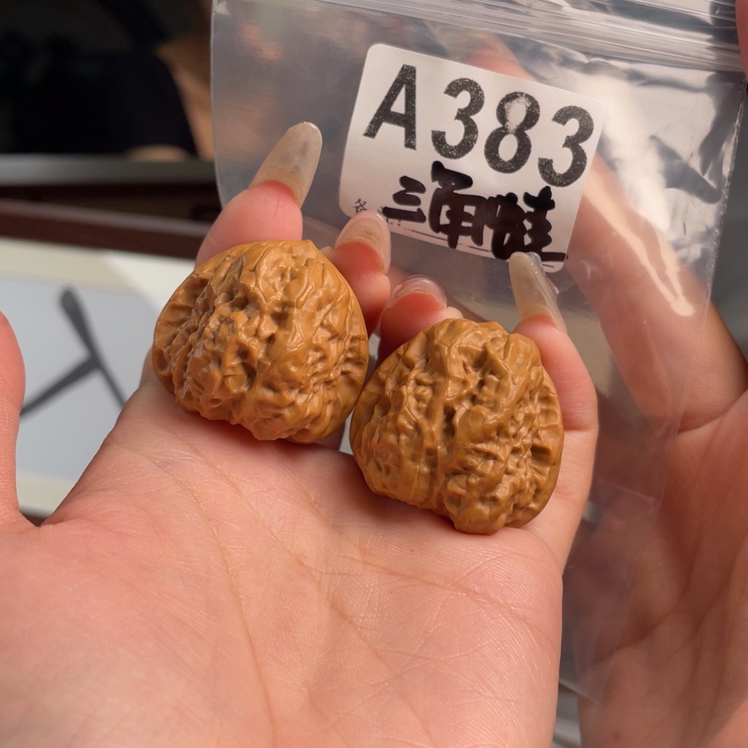 33四开背三角蛙文玩核桃