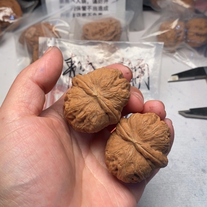 文玩核桃吊坠元宝