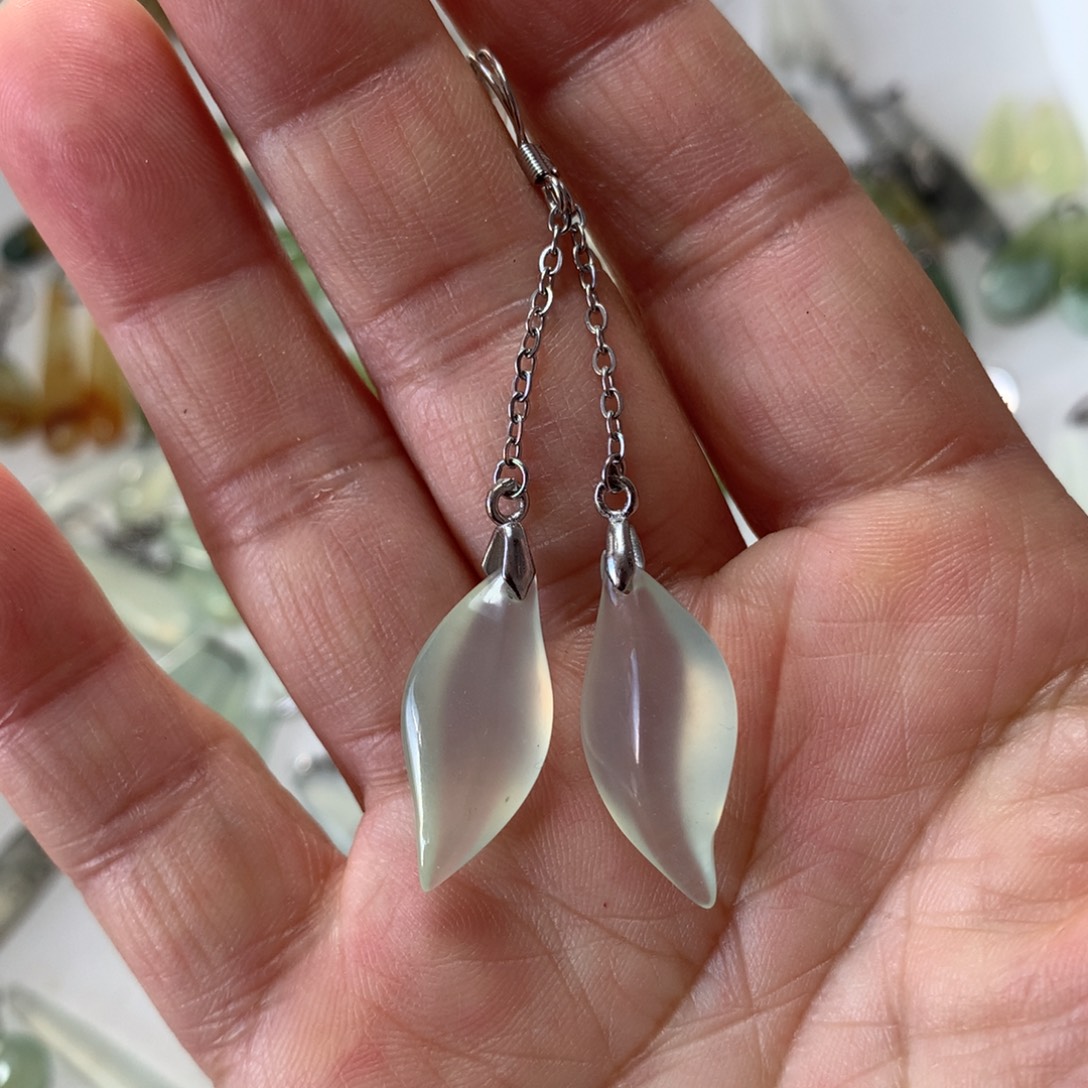 蛇纹石玉未镶嵌耳环