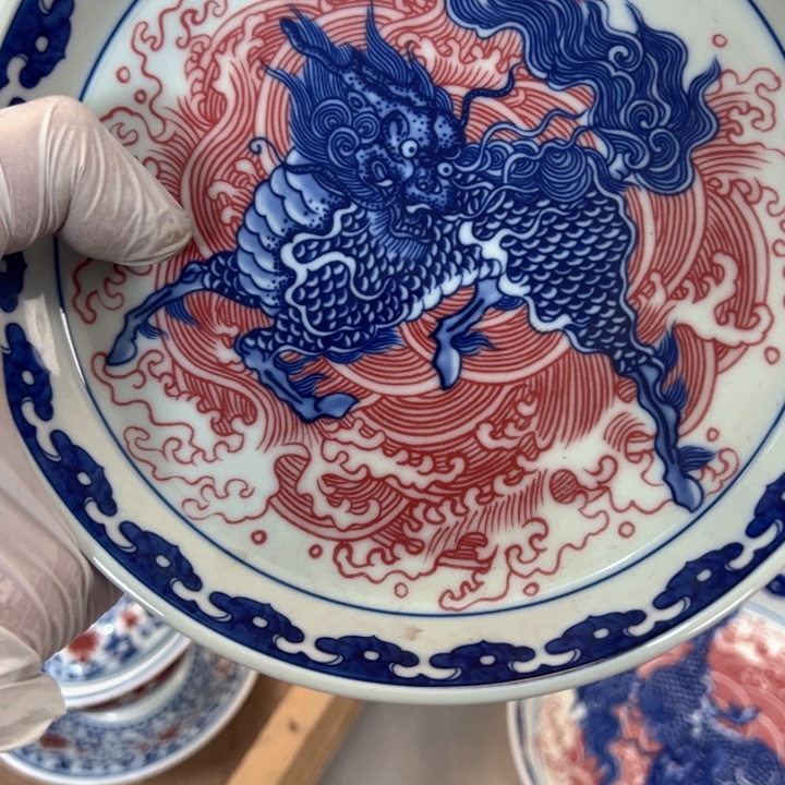 瓷片白青花釉里红麒麟踏浪大壶承全品