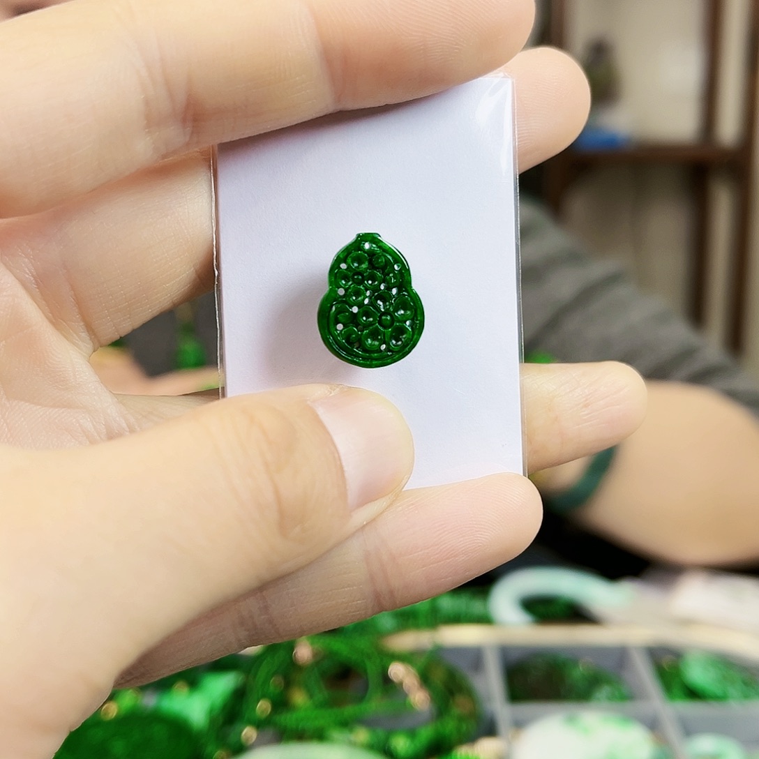 翡翠颈饰未镶嵌吊坠多样性