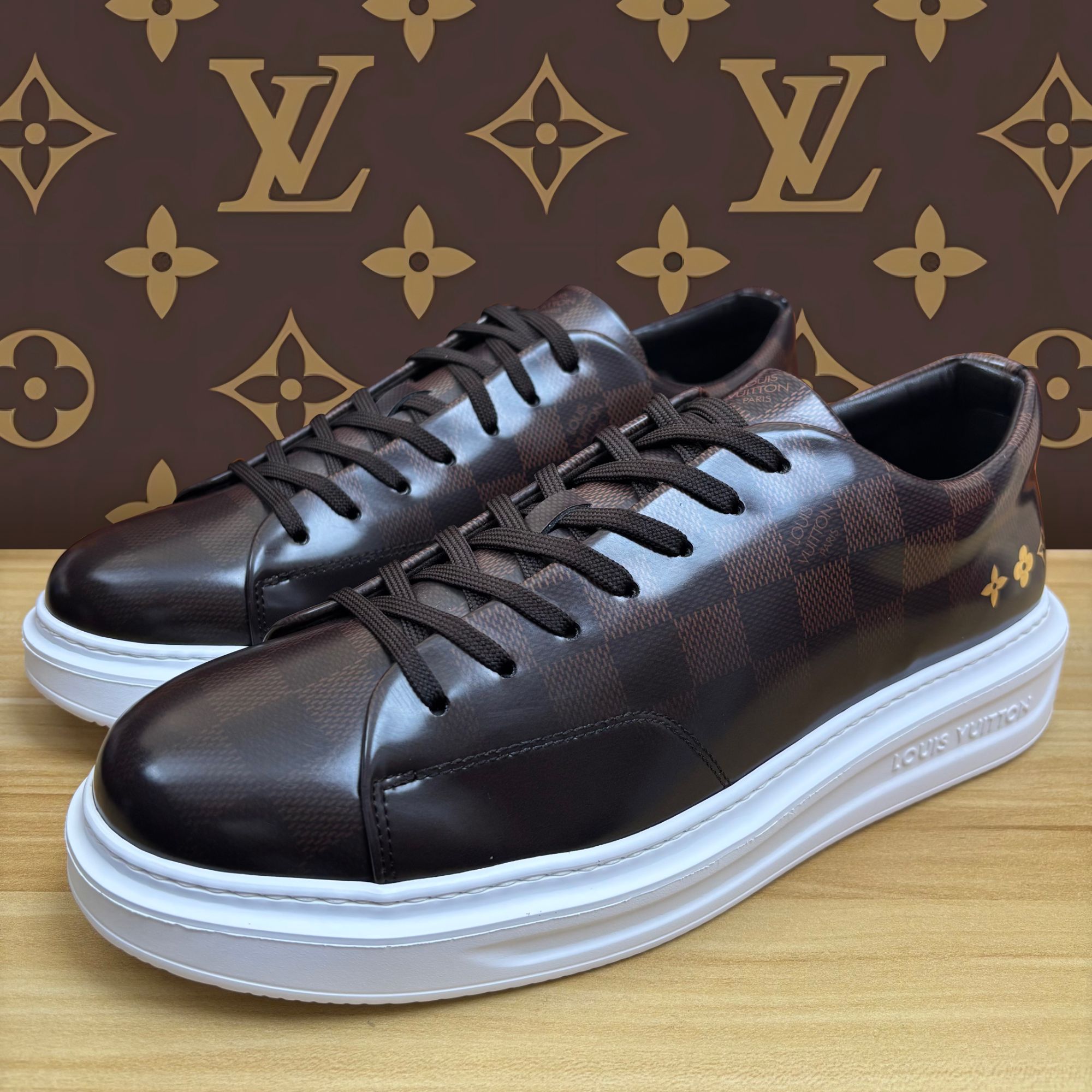 未使用 LouisVuitton/路易威登 渐变棕色棋盘格比弗利系列板鞋男