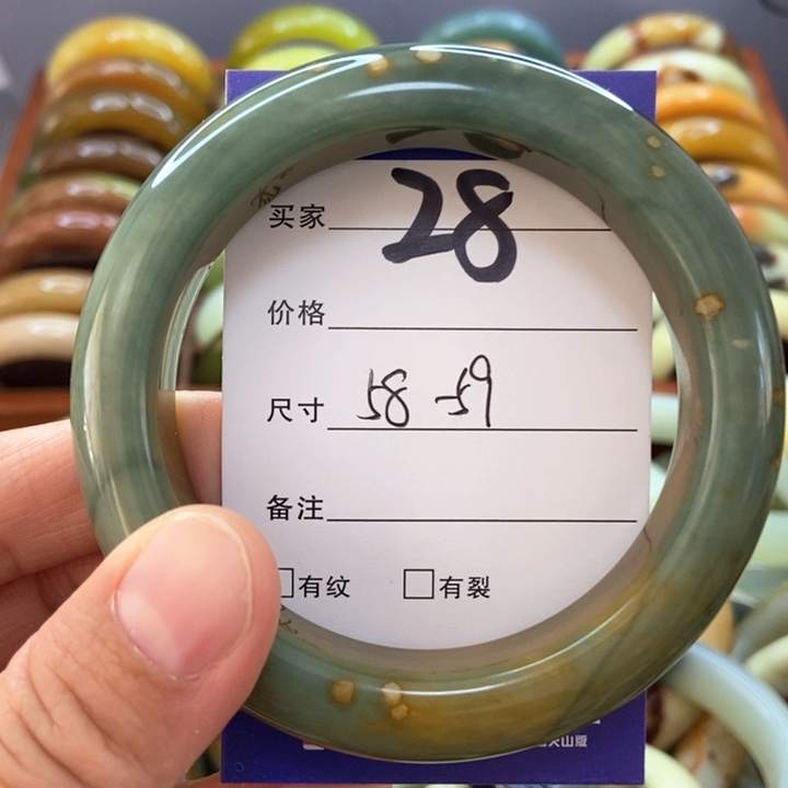 蛇纹石玉手镯未镶嵌