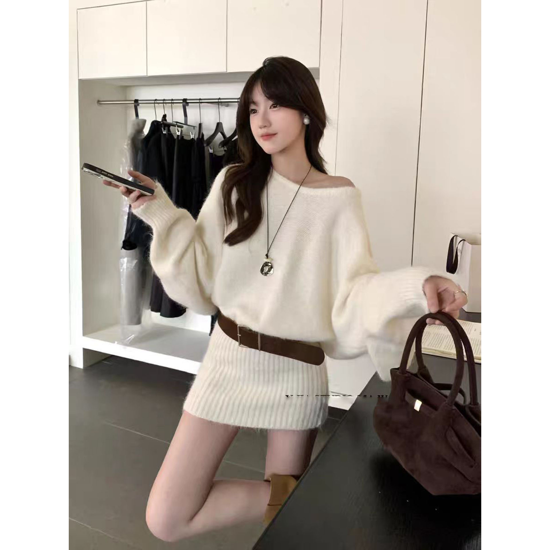 韩系氛围感早秋穿搭斜肩设计感长袖针织衫连衣裙女秋装慵懒风裙子