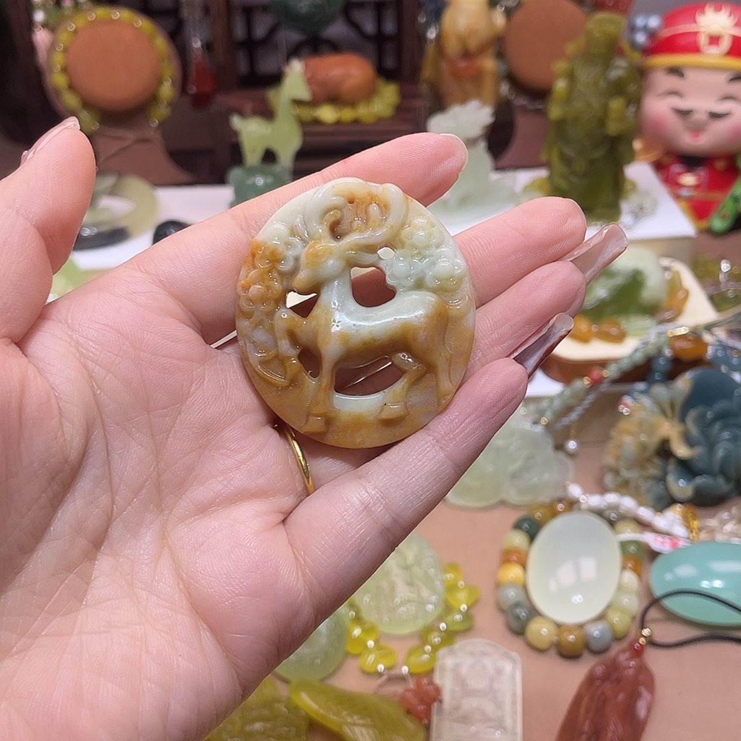 蛇纹石玉颈饰未镶嵌