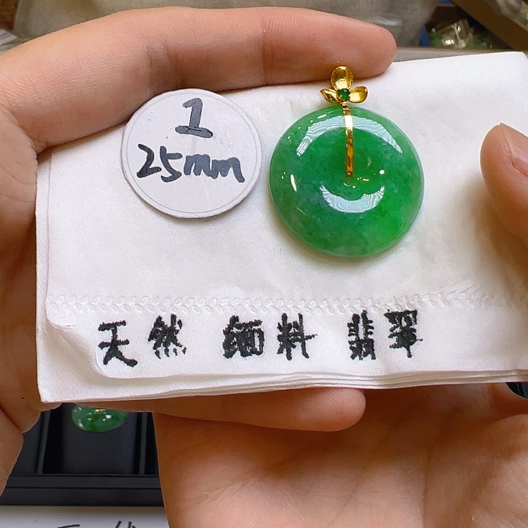 翡翠颈饰18K金镶嵌翡翠