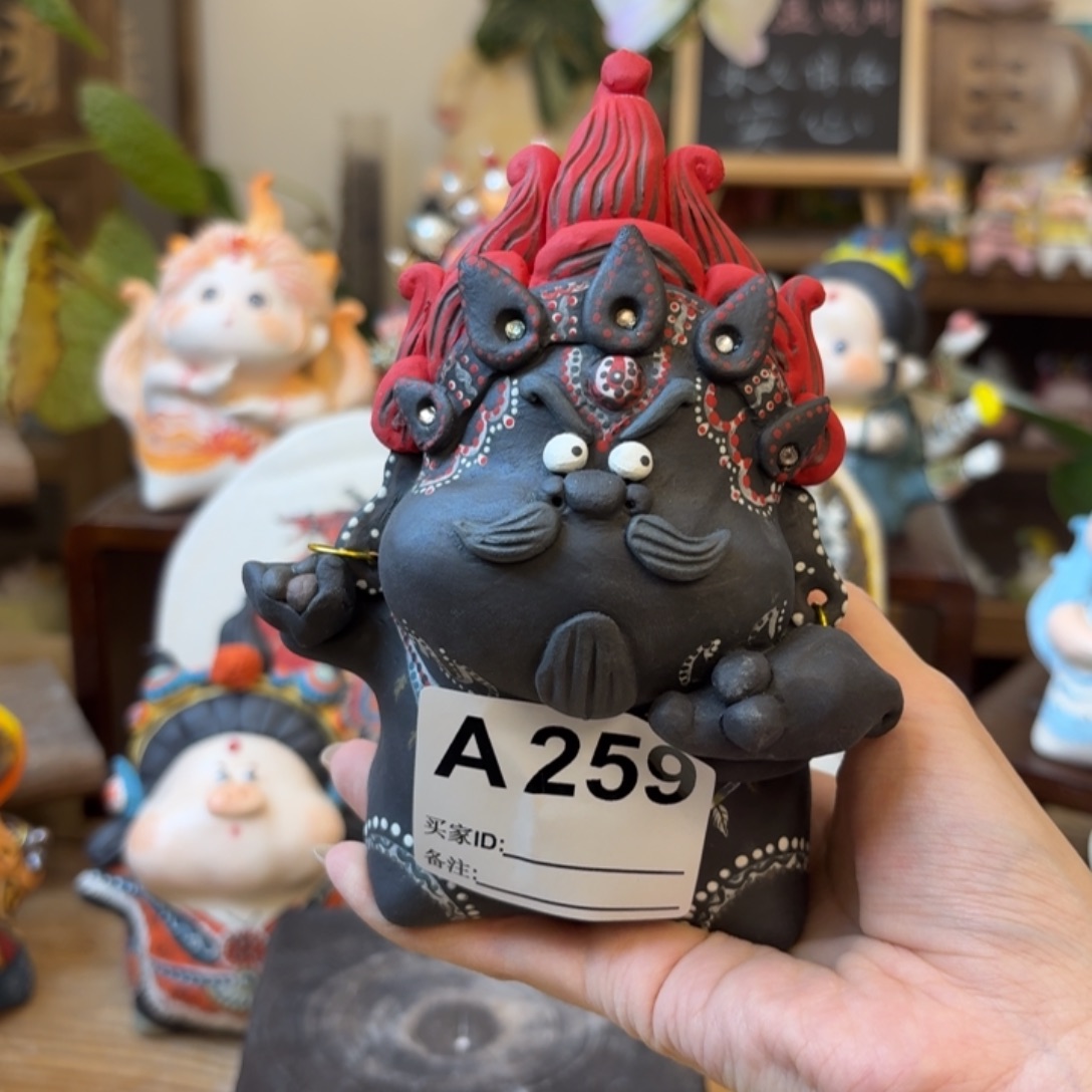 绍***司陶土手捏陶艺摆件