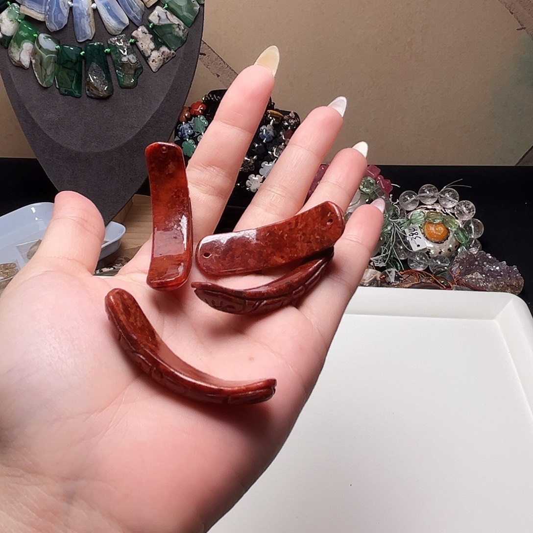 玛瑙/玉髓合金珠宝半成品j571 48.4m 红翡月牙一个