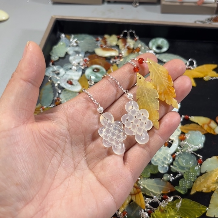 蛇纹石玉耳饰未镶嵌