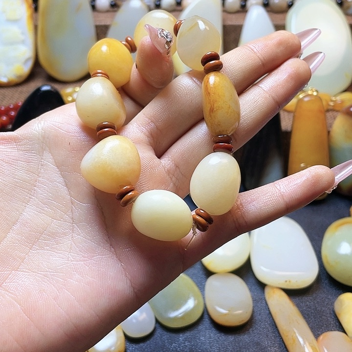 和田玉颈饰足银镶嵌颜*