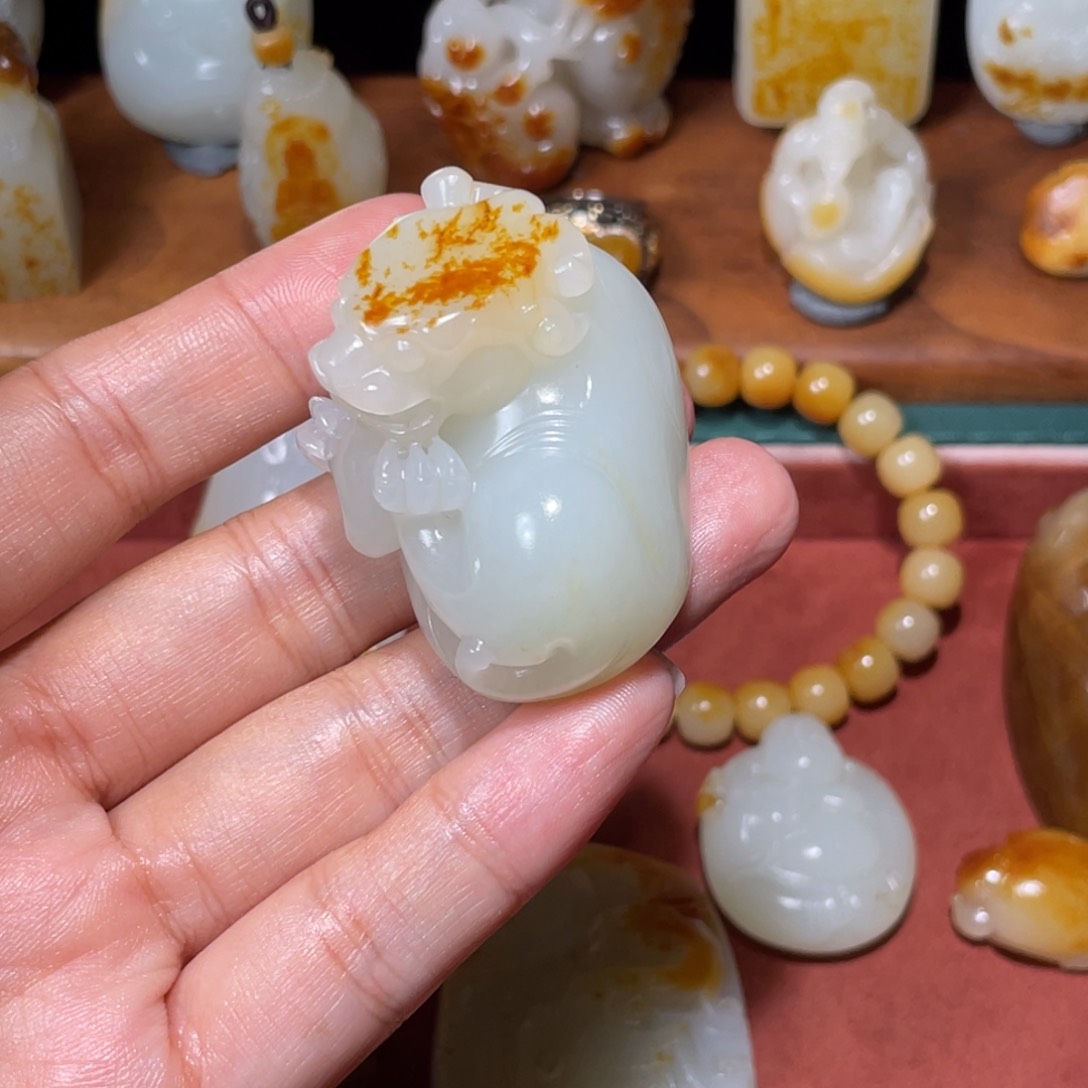 颈饰未镶嵌和田玉（糖玉）