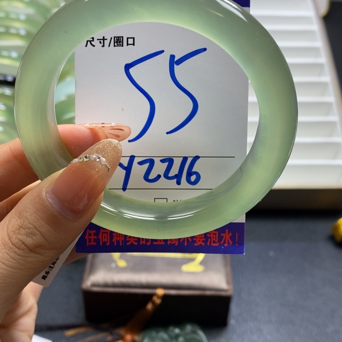 蛇纹石玉手镯未镶嵌