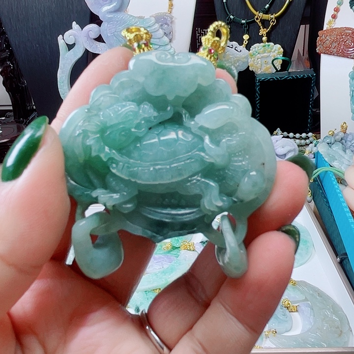 翡翠颈饰未镶嵌翡翠种水锁