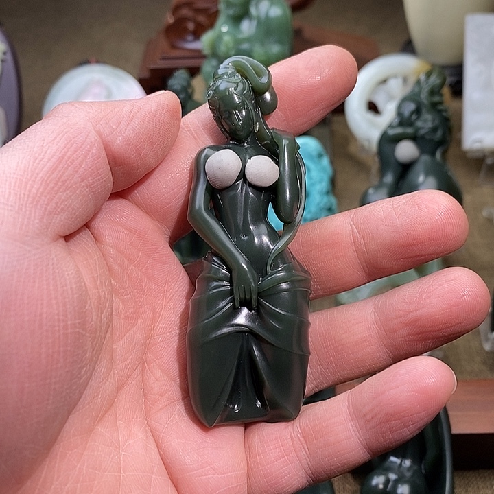 和田玉未镶嵌把件