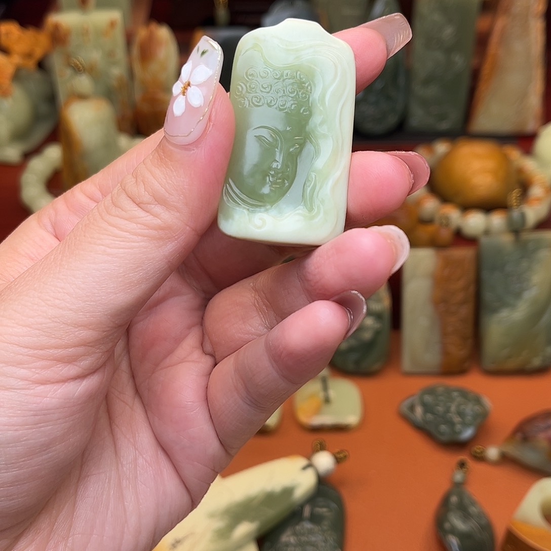 岫岩老玉（透闪石质玉）颈饰未镶嵌c****r
