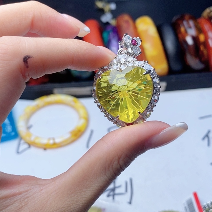 未镶嵌吊坠(不含链)蜜蜡100吊坠