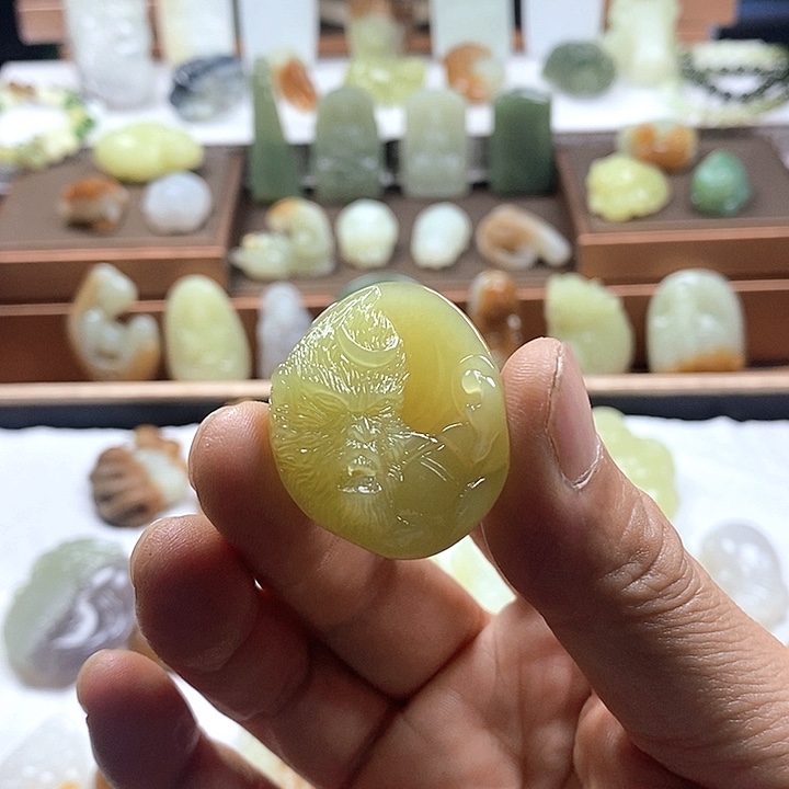 吊坠(赠链)未镶嵌和田玉