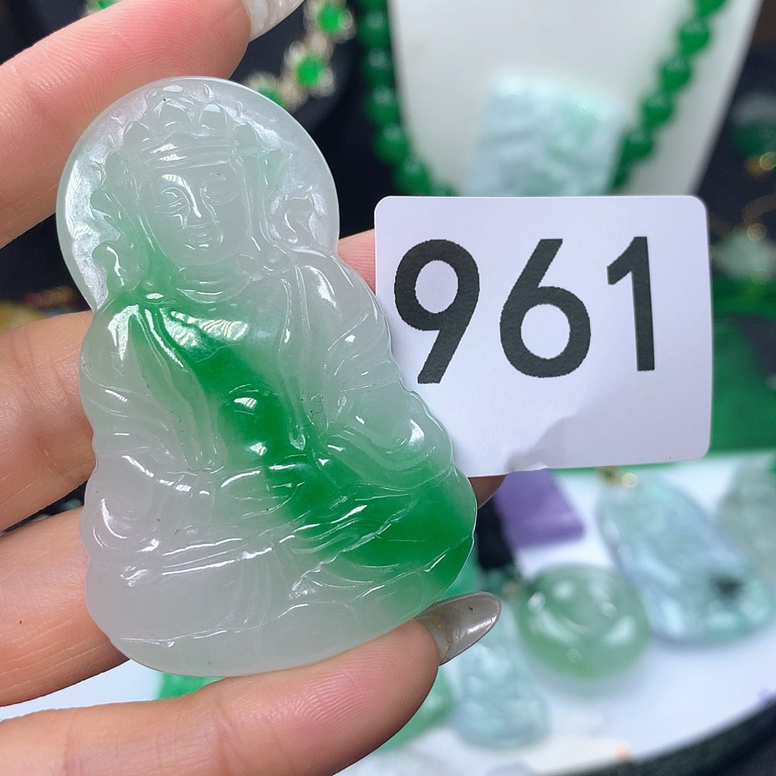 翡翠吊坠(赠链)未镶嵌