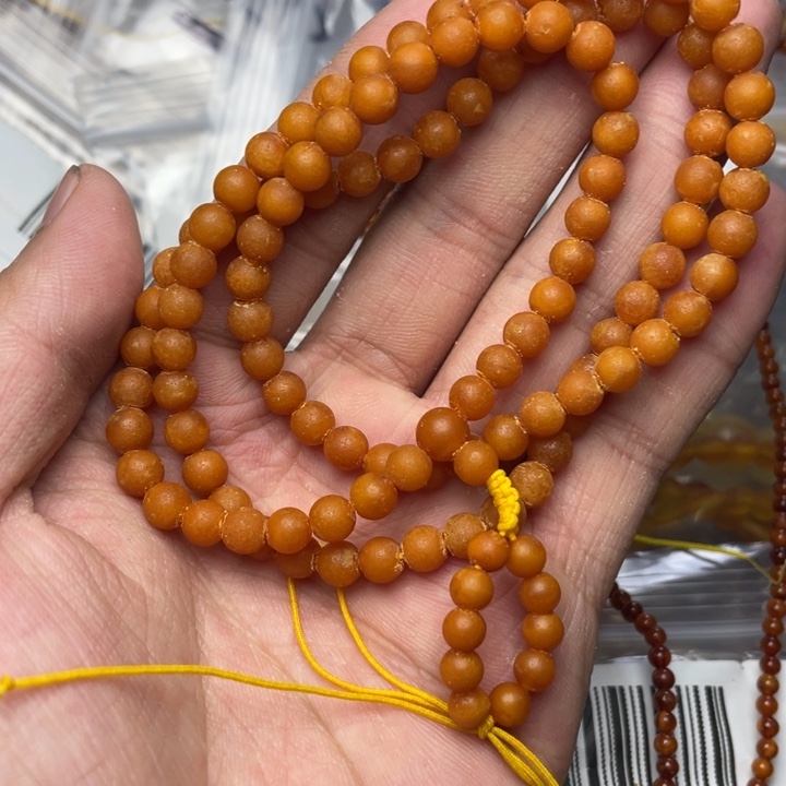 未镶嵌琥珀珠宝奇石