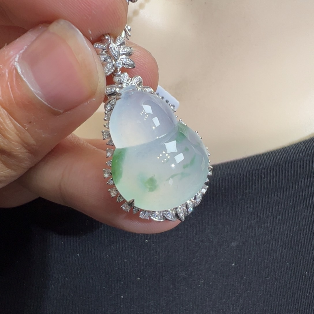 翡翠吊坠(不含链)18K金镶嵌