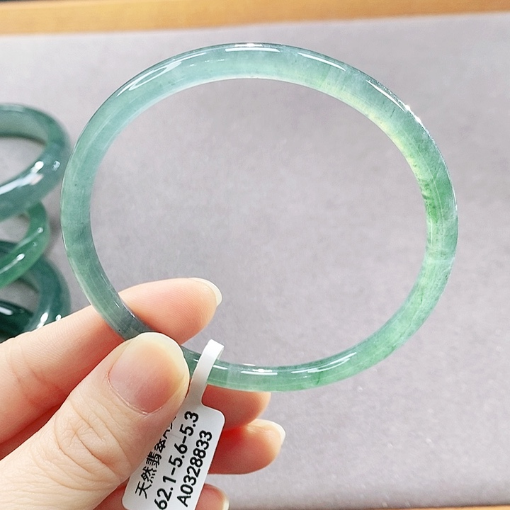翡翠未镶嵌手镯（圆镯）