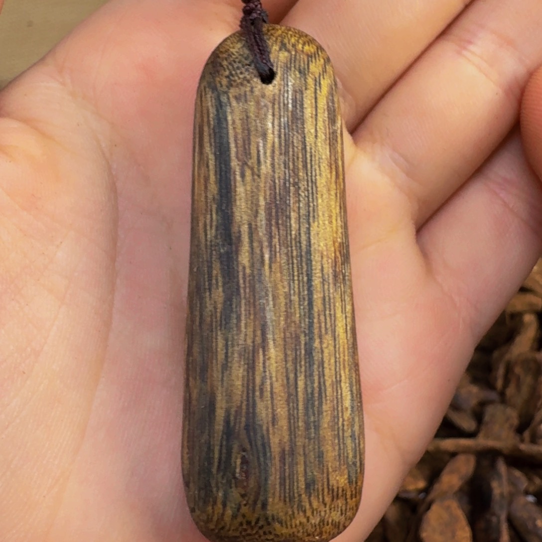 沉香吊坠流油王吊坠