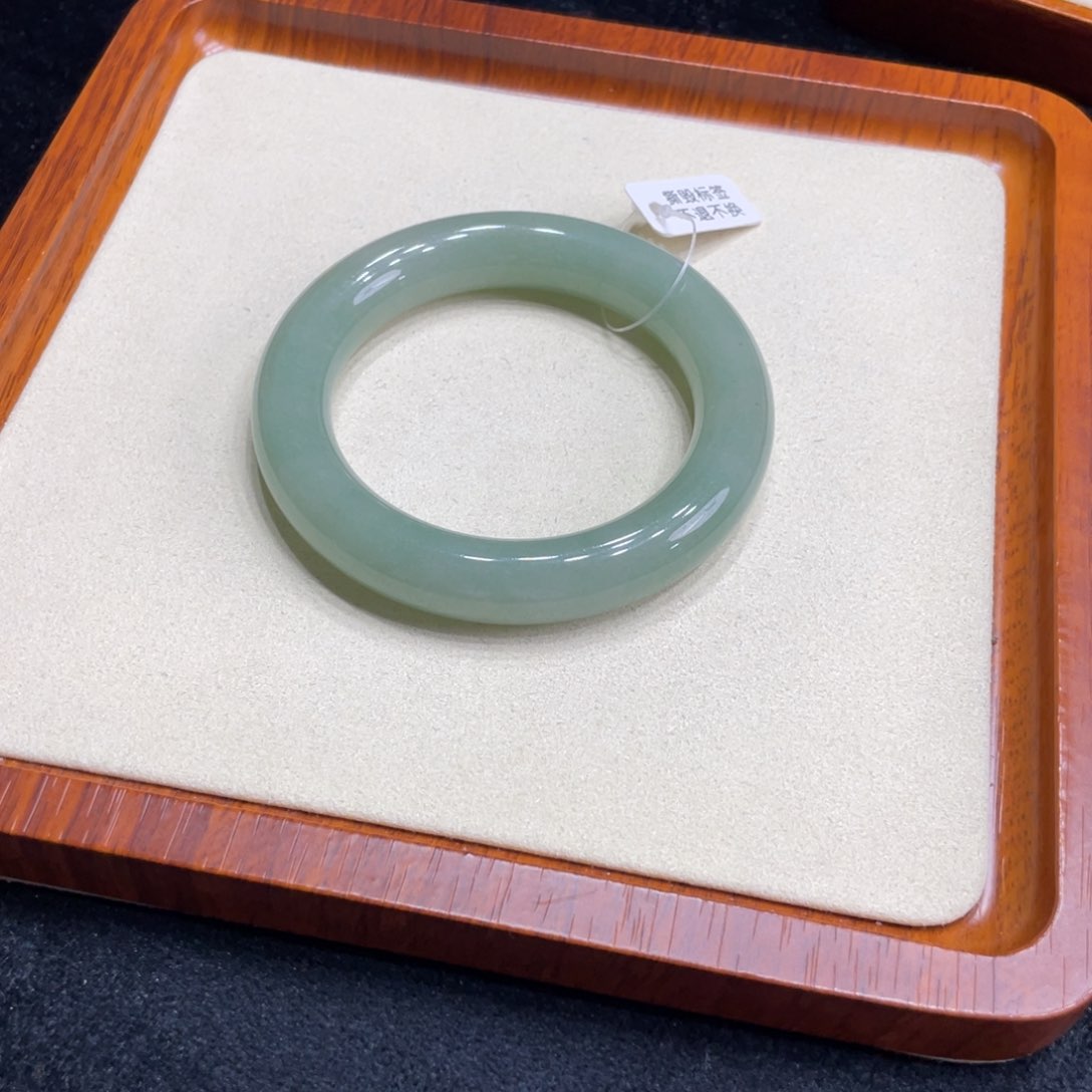 石英质玉手镯未镶嵌我****）