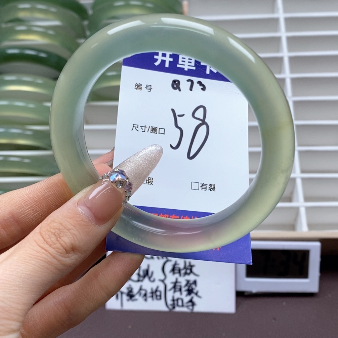 蛇纹石玉手镯未镶嵌