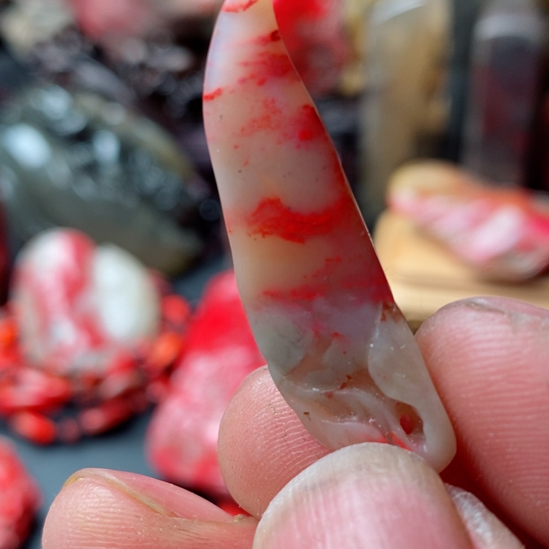 昌化鸡血石昌化鸡血石挂件。小挂件