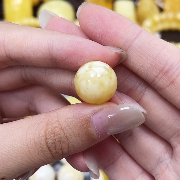 琥珀未镶嵌裸石14.2mm瑕 7-1