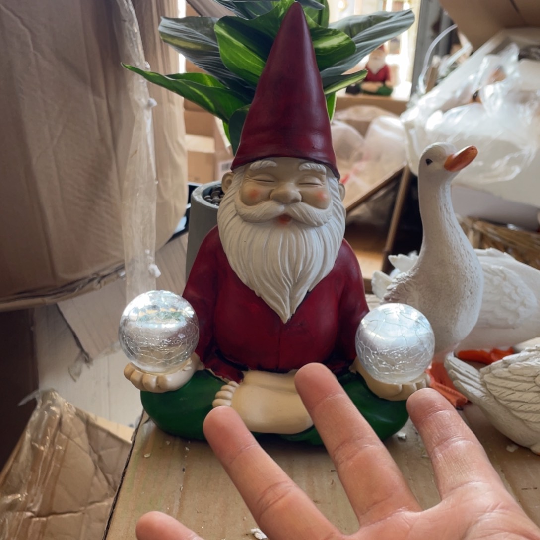 【闪购商品】树脂红色打坐地精摆件